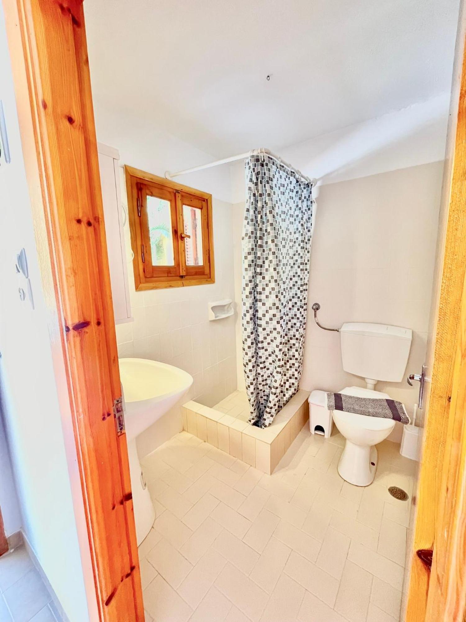 Oelia Rooms & Apartments Agia Marina  Bagian luar foto