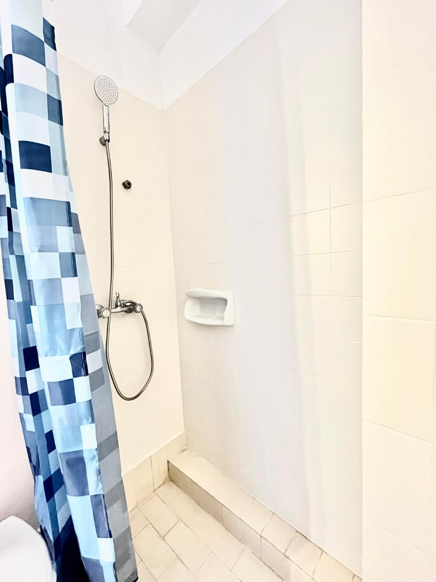 Oelia Rooms & Apartments Agia Marina  Bagian luar foto