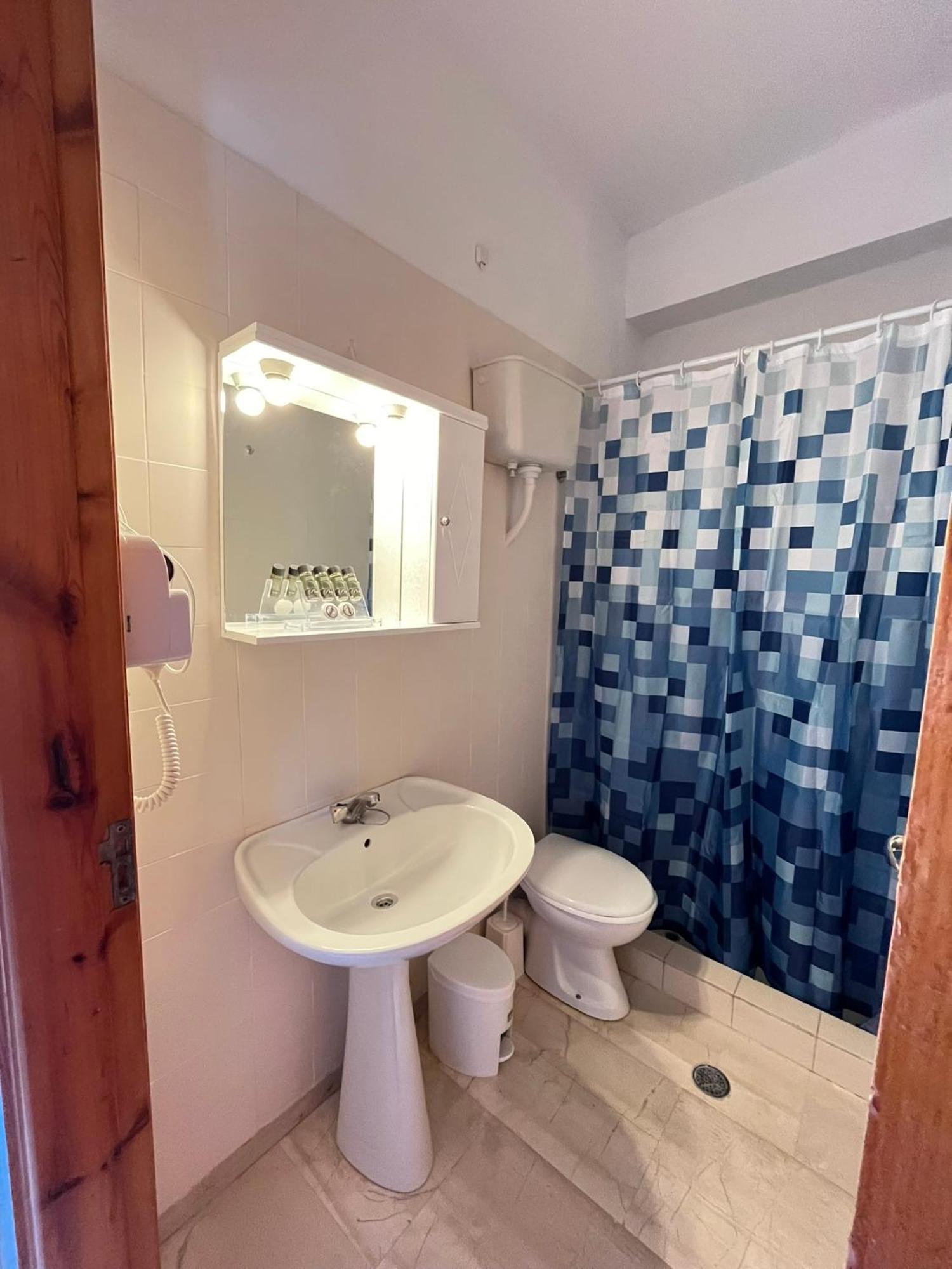 Oelia Rooms & Apartments Agia Marina  Bagian luar foto