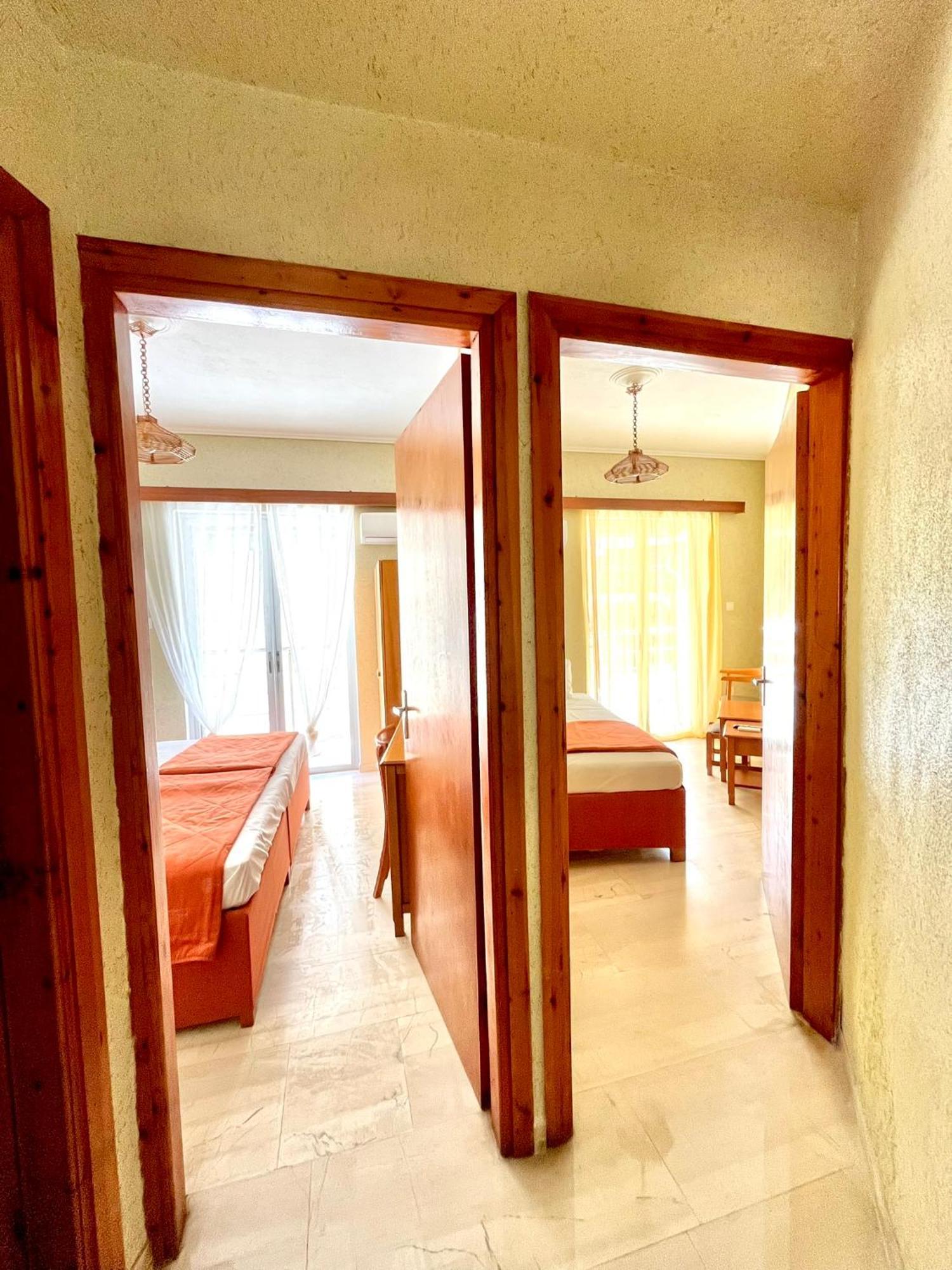 Oelia Rooms & Apartments Agia Marina  Bagian luar foto