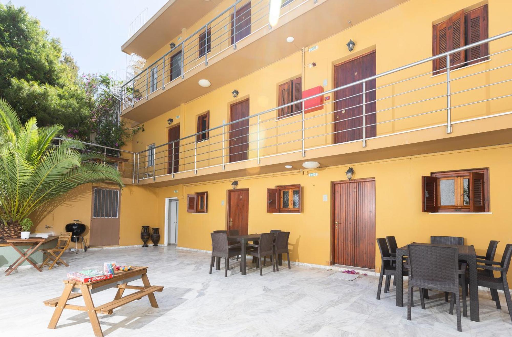 Oelia Rooms & Apartments Agia Marina  Bagian luar foto