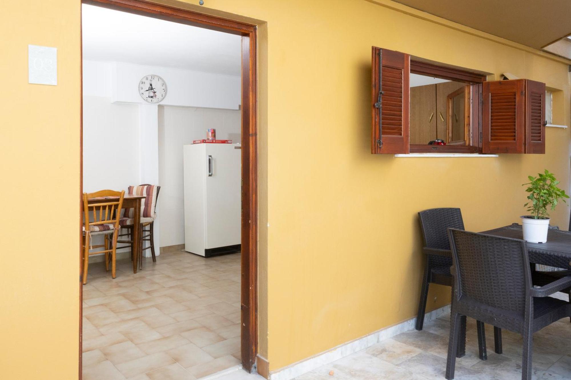 Oelia Rooms & Apartments Agia Marina  Bagian luar foto