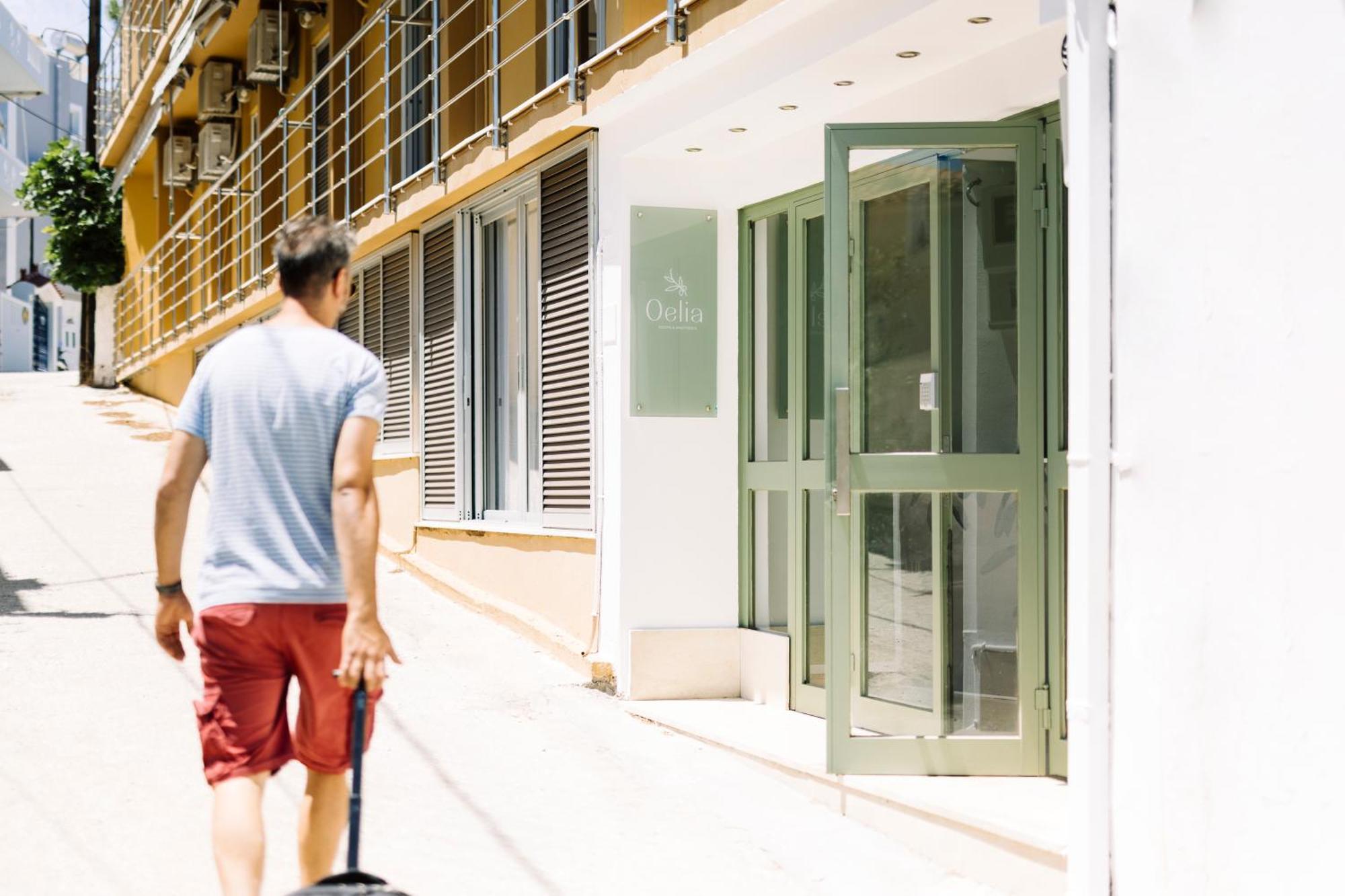 Oelia Rooms & Apartments Agia Marina  Bagian luar foto